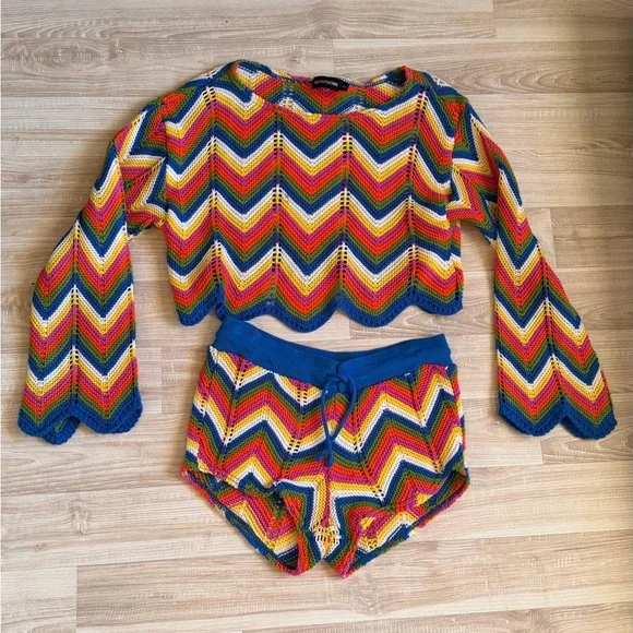 PrettyLittleThing Multicolor Chevron Knit Crop Top & Shorts Set - Blue Trim - Picture 5 of 8